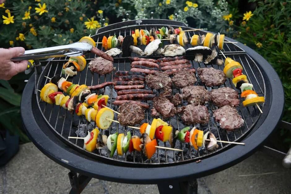 Off the Grill: Which one to choose and Chef's Tips for Cooking on Electric, Gas and Coal Grills