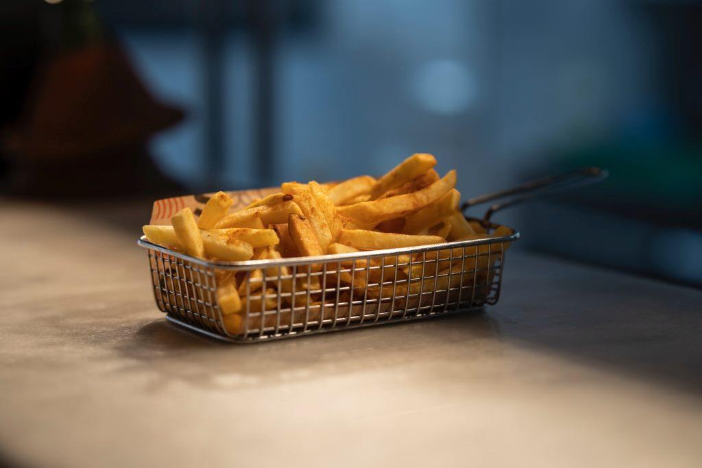 For the Love of Crispy Food: Things to Know about Deep Fryers and Air Fryers