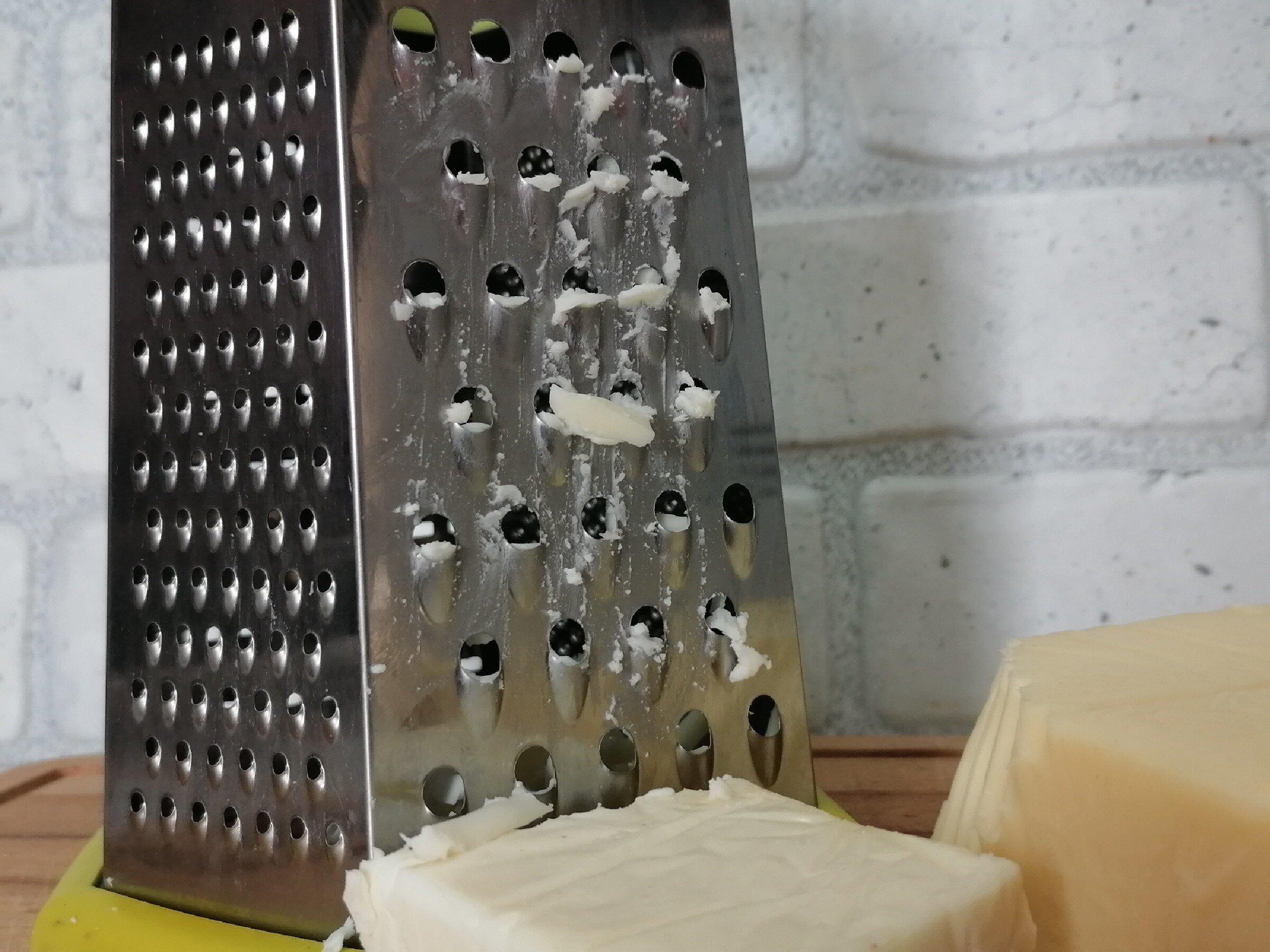 How to grate cheese on a grater to get perfectly smooth and whole strips