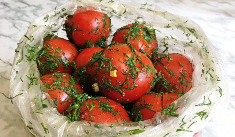 The fastest recipe for spicy pickled tomatoes with incredible flavor