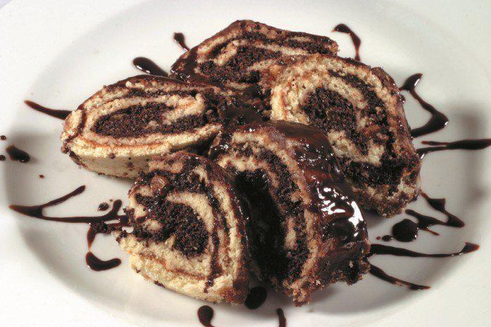 Roll with poppy seeds and raisins