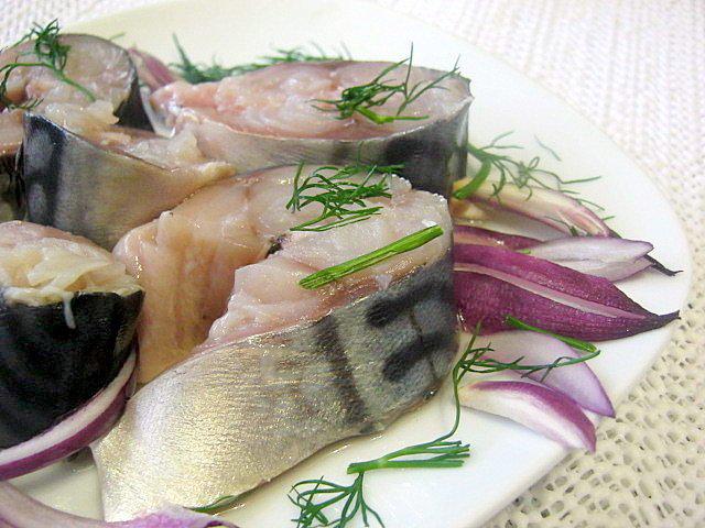Ukrainian-style quick-salted mackerel