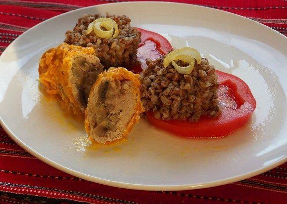 Pork rolls with mushrooms (pork kruchenyky)