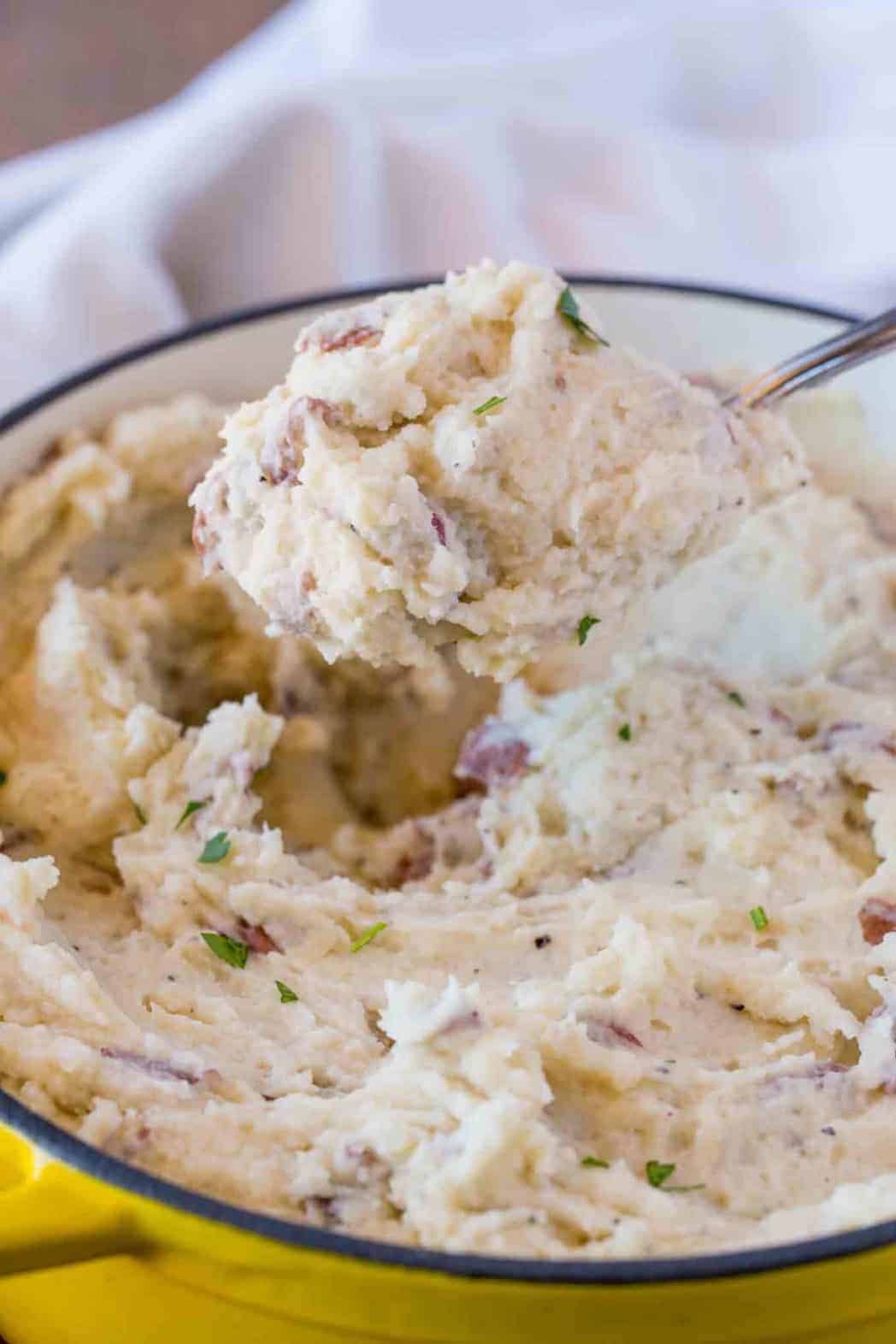 Creamy Garlic Mashed Potatoes: A Classic Side Dish with a Twist