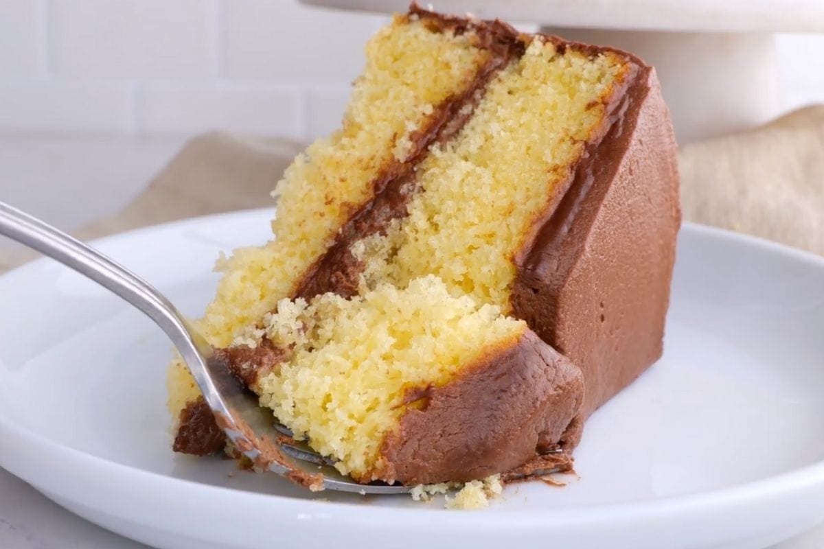 Timeless Delight: Classic Yellow Cake