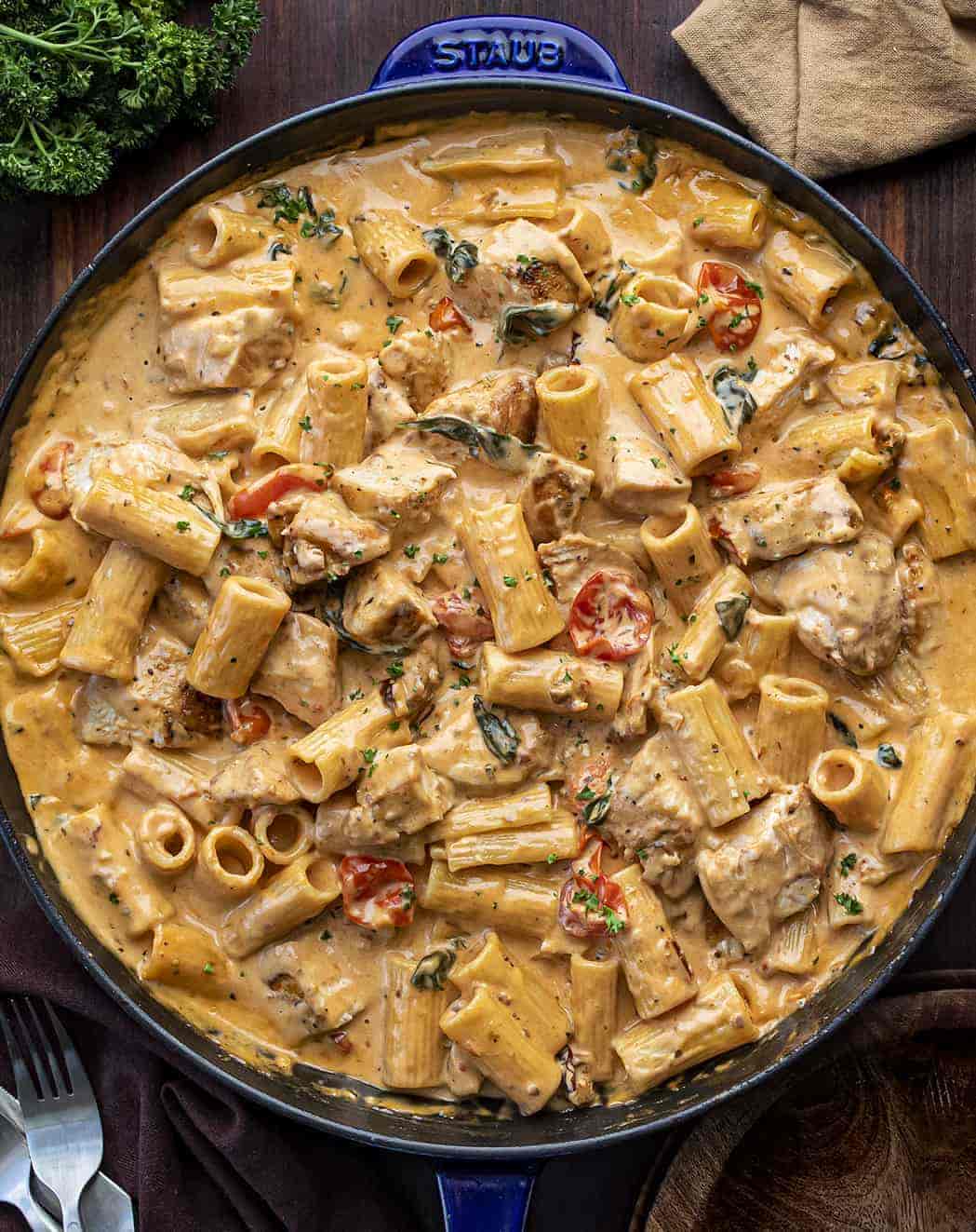 Tuscan Elegance on Your Plate: Heavenly Chicken and Rigatoni Extravaganza