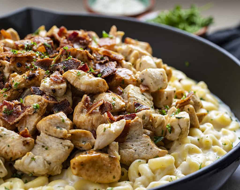 Ranch-Infused Chicken Mac 'n' Cheese Delight