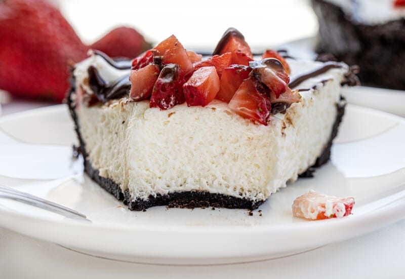 Blissful Strawberry Chocolate Marshmallow Pie